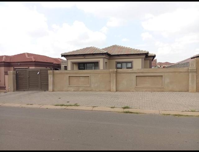 3 BEDROOM HOUSE FOR SALE IN VANDERBIJLPARK CE7